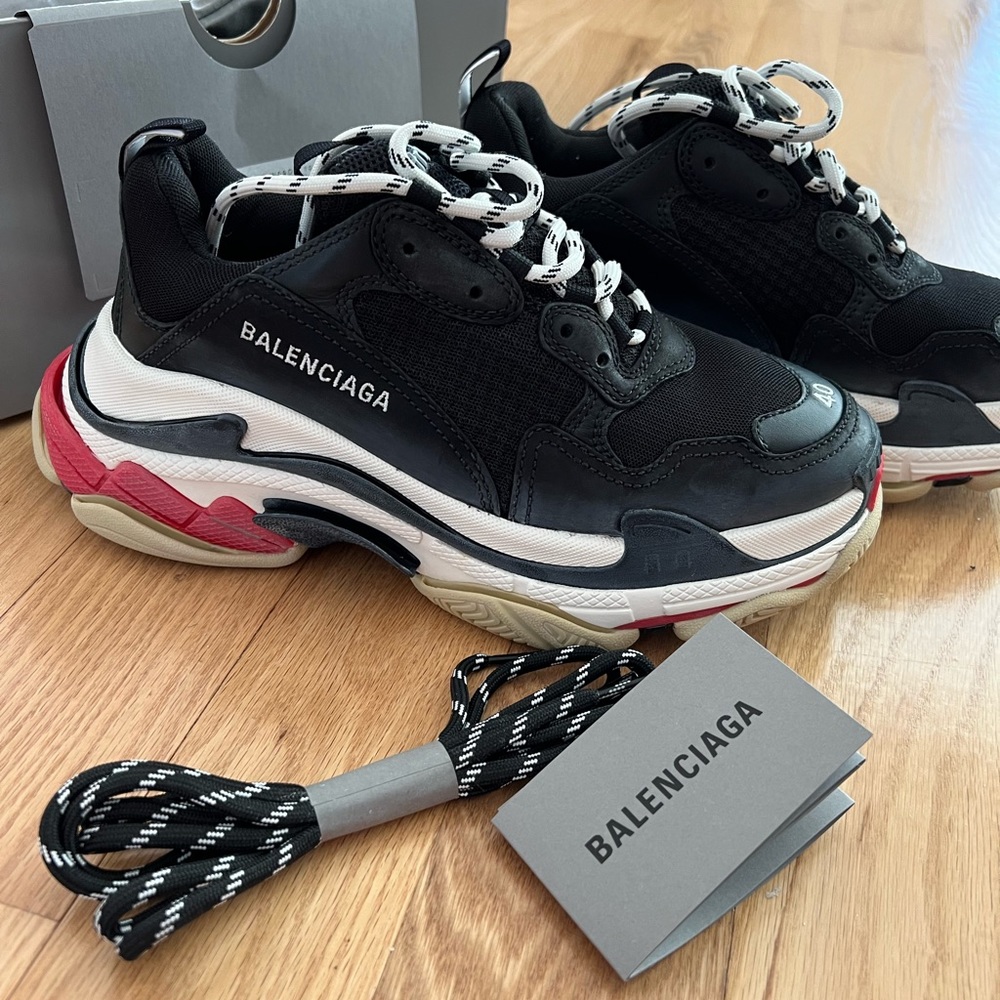 BALENCIAGA TripleS